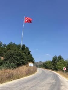 Ortakoy Deki Dev Turk Bayragi Yeniden Gondere Cekildi Orhangazi Tv