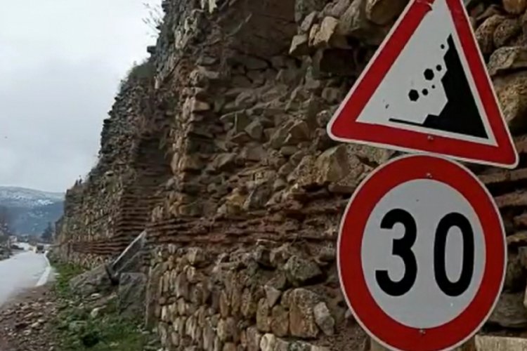 İznik ilçesi, Çamdibi Mahallesi yolu mevkiinde yer