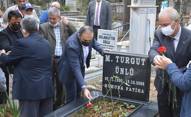 Merhum Başkan Turgut Ünlü Mezarı Başında Anıldı!