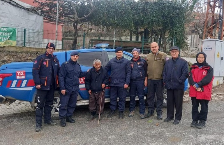 Hayvanlarını otlatmak için Harmacık’taki