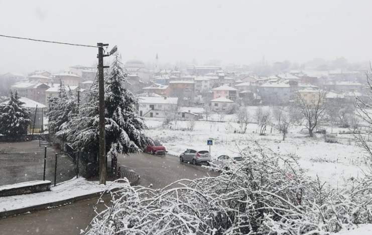 Bursa’da Aralıklarla yağan kar