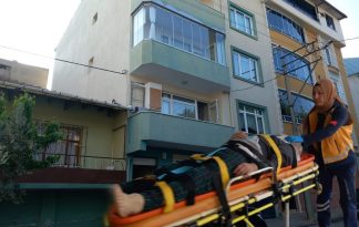 Orhangazi’de Evin Balkonundan Düşen Adam Ağır Yaralandı…