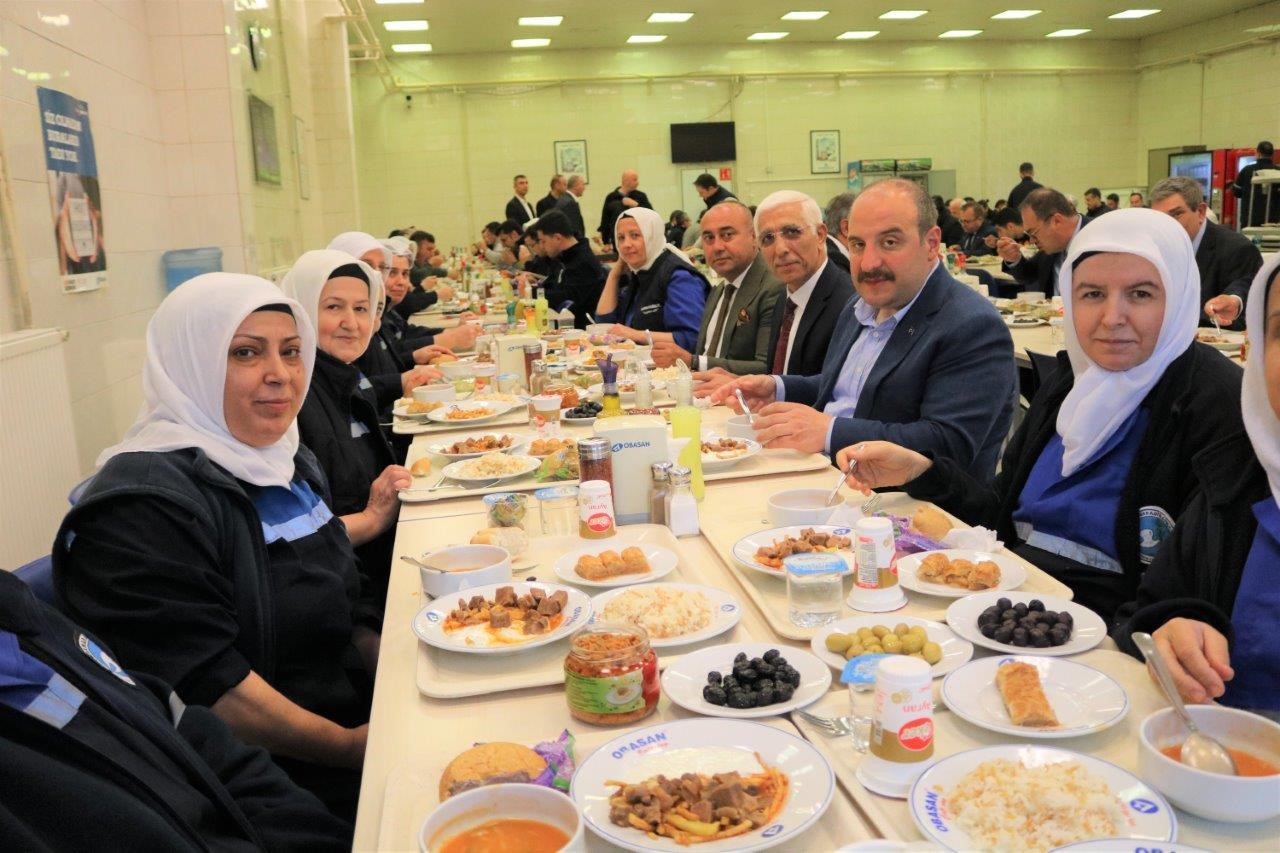 Sanayi ve Teknoloji Bakanı,