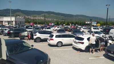 Kurban Bayramı tatilinin başlamasının ardından İstanbul-İzmir Otoyolu’ndaki dinlenme tesislerinde yoğunluk