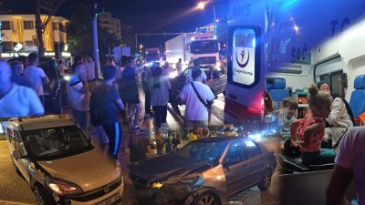 Orhangazi’de İznik ışıklarında meydana gelen trafik kazasında içinde 2’si çocuk