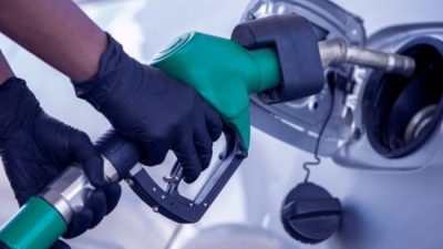 Brent petrol fiyatları ve dövizdeki değişikliklerle birlikte vatandaşlar benzin ve motorin fiyatlarını
