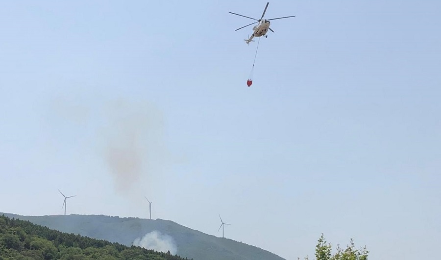 Yalova’nın Çınarcık ilçesine bağlı Esenköy beldesinde ormanlık alanda yangın çıktı.