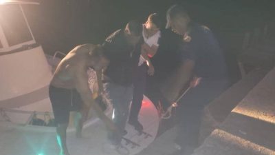 İznik Gölü’nde tekneleri alabora olan 3 arkadaş jandarma ekipleri tarafından