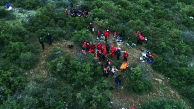 İznik Elbeyli’de  tarihi mağarada eşkiyanın hazinesini arayan kişilerin mahsur kaldığı