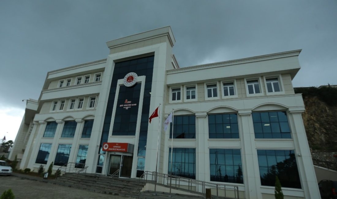 HSK’nın yayınladığı yeni adli ve yargı kararnameleri sonrasında Orhangazi Cumhuriyet