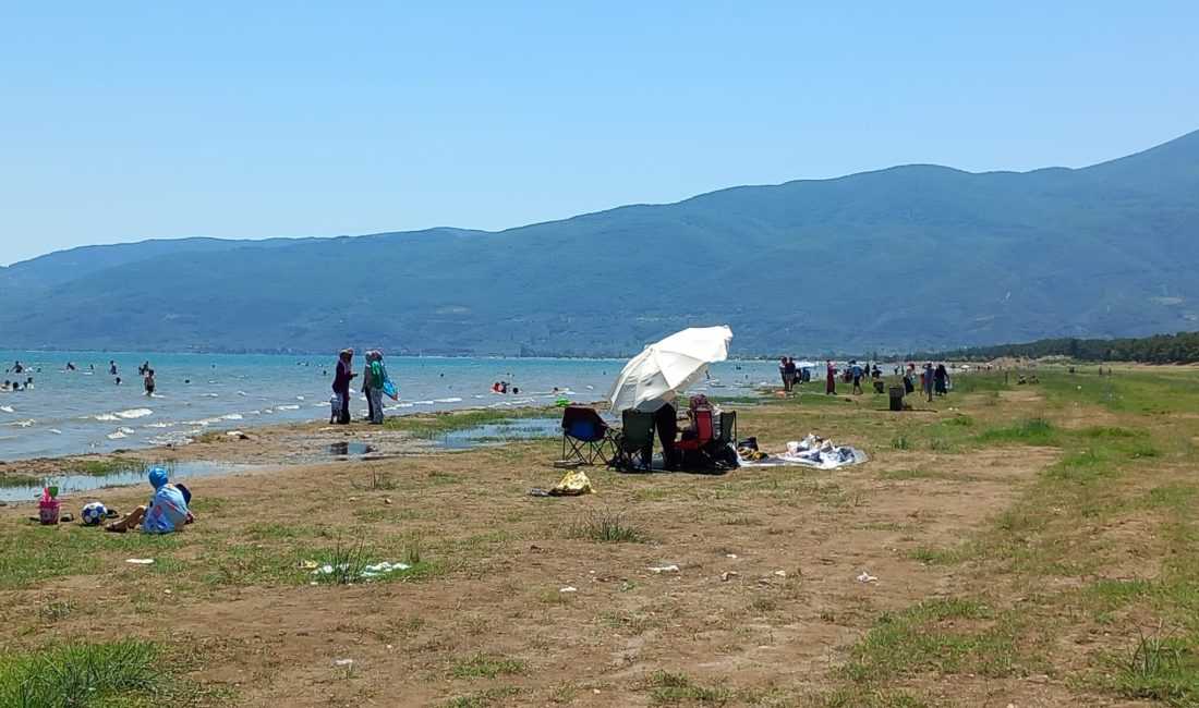 Orhangazi’de sıcaktan bunalan vatandaşlar