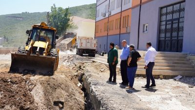 Orhangazi’de uzun süredir devam eden tadilat çalışmalarının sona ermediği ve