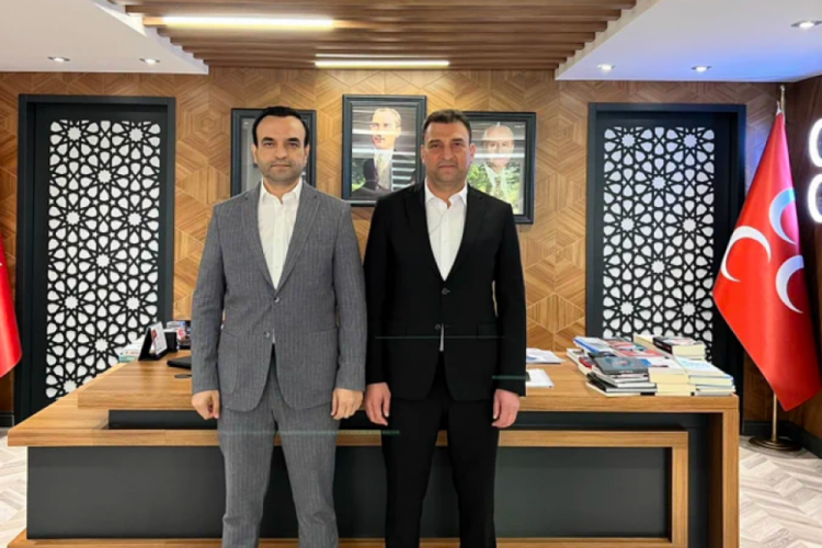 Eski MHP Bursa İl Başkanı Cihangir Kalkancı, görevini Muhammet Tekin’e devretti. Kalkancı,