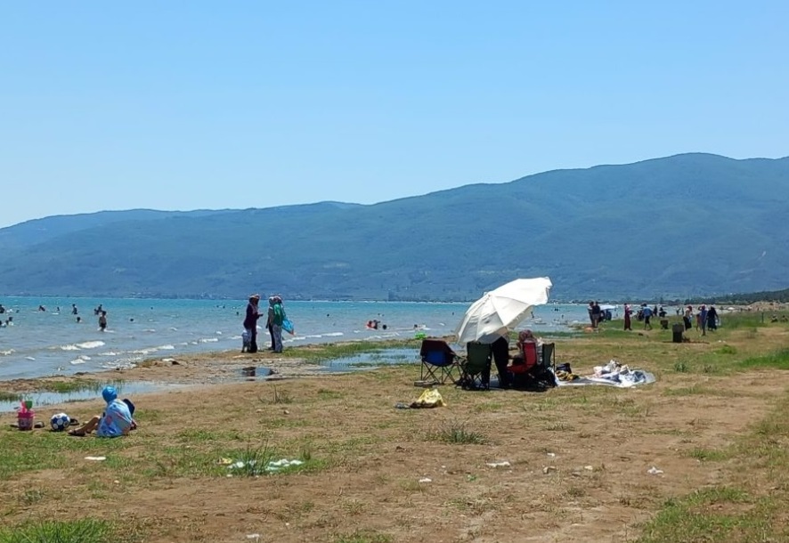 Bursa’da  İznik Gölü kıyısındaki plaj ve kamplar ile Mudanya, Karacabey