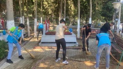 Orhangazi Ülkü ocakları geçtiğimiz gün ziyaret ettiği Orhangazi şehitliğinde temizlik