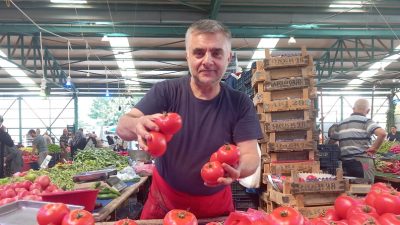 Kış aylarının vazgeçilmez tatları arasında olan ev salçası, Orhangazi’de sezonu