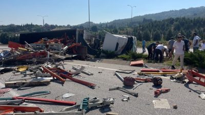 Gebze – Orhangazi – İzmir otobanında meydana gelen trafik kazasında,