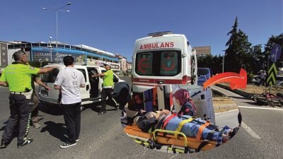 Orhangazi’de göl ışıklarında meydana gelen trafik kazasında hafif ticari araç