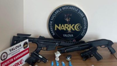 Yalova’da polis uygulama noktalarında narkotik köpekleri ile yapılan aramalarda bir