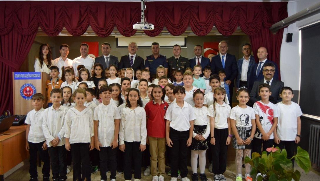 Kurtuluş İlkokulu Konferans Salonunda 2023-2024 Eğitim Öğretim Yılı İlköğretim Haftası