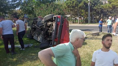 Orhangazi’de Göl Kavşağında meydana gelen trafik kazasında Belediyeye ait çöp