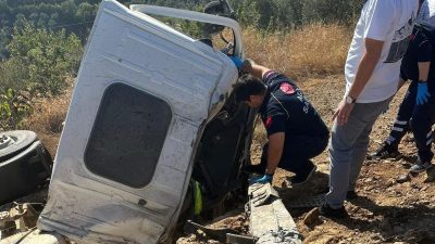Aynı firmaya ait iki beton mikseri kafa kafaya çarpıştı. Savrulan