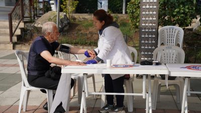 Orhangazi Belediyesi tarafından, Cumhuriyet Meydanında gerçekleştirilen etkinlikte, vatandaşların  Şeker ve