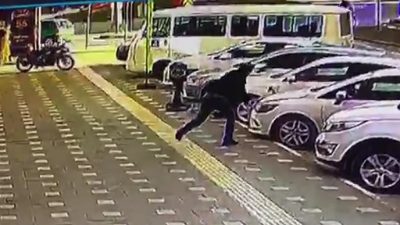 Orhangazi’de meydana gelen olayda bir şahıs cadde üzerinde elindeki balta