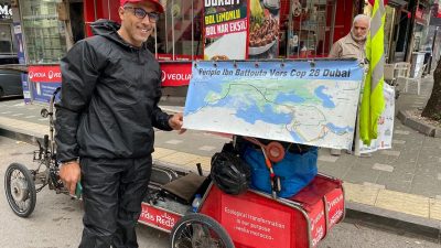 Kuzey Afrika ülkesi Fas’ın Maroc kentinden kendi tasarladıkları bisiklet ile