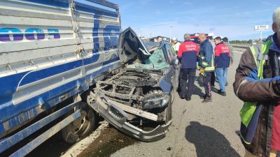 Orhangazi-Yalova karayolu Süpürgelik Mevkiinde meydana gelen trafik kazasında lüks bir