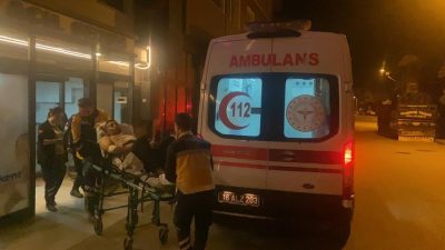 Orhangazi’ye bağlı Çeltikçi mahallesinde bir bahçede sohbet eden iki kardeş