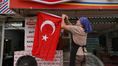 Orhangazi’de belediye tarafından Cumhuriyetin 100. yılı nedeniyle ilçede ki esnaflara