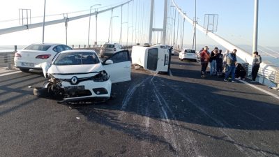 Osmangazi Köprüsü’nde Kocaeli’den Bursa istikametine seyreden 4 aracın karıştığı zincirleme