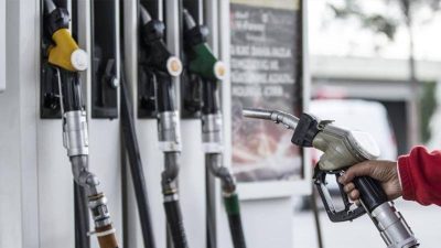 Gece yarısı itibarıyla motorine 1 lira 57 kuruşluk indirim geldi.