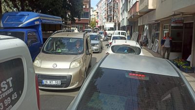 Orhangazi’de pazartesi günleri kapalı Pazar yerinde kurulan Pazar nedeniyle mezarlık