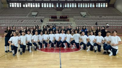 Orhangazi’de belediye halk oyunları ekibi ve Anadolu lisesi ile birlikte