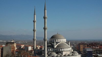 Filistin'deki saldırılarda hayatını kaybedenler için camilerde sela okunacak
Diyanet İşleri Başkanı