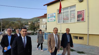 Orhangazi kaymakamı Zafer Karamehmetoğlu dış mahalle okul ziyaretleri kapsamında önceki