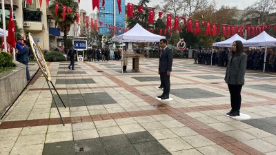 24 Kasım öğretmenler günü nedeniyle Orhangazi’de Cumhuriyet alanında tören düzenlendi.