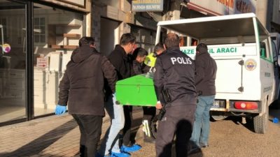 Gemlik ilçesinde yabancı uyruklu şahısların kaldığı apartman dairesinde çıkan bıçaklı