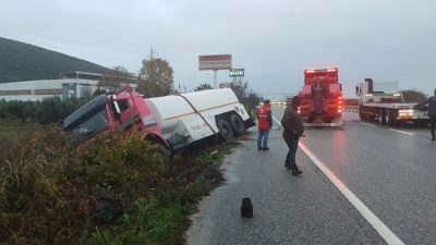 Orhangazi’de sabaha karşı Yalova-Bursa Karayolu Bursa işkembe yakınlarında akaryakıt yüklü