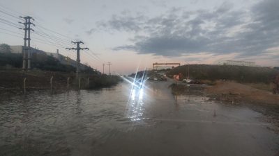 Gemlik’te sel suları karayolunu kaplayınca ilçe de ki  ulaşımda aksaklıklar