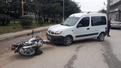 Orhangazi’de meydana gelen trafik kazasında seyir halindeki motosiklet ile hafif