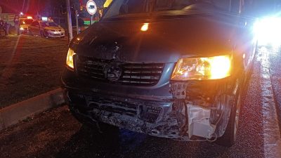 Orhangazi’de Yeniköy kavşağı yakınlarında meydana gelen trafik kazasında trafik ışıklarında