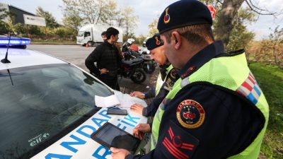 Bursa’da, İl Jandarma Komutanlığı ekiplerince motosiklet ve motorlu bisiklet sürücülerine