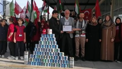Orhangazi İmam Hatip Ortaokulu öğrencileri, harçlıklarından biriktirdikleri paraları İHH aracılığı