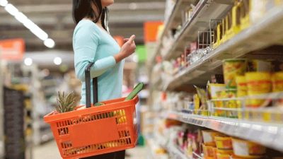 Türkiye asgari ücretin ne kadar olacağını merak ederken zincir marketlerde