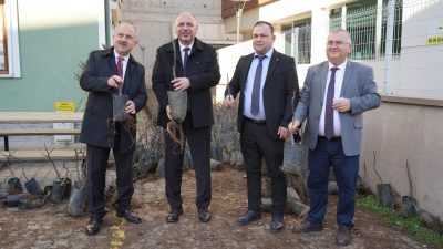 Bursa’nın Orhangazi ilçesinde Ziraat odası tarafından odaya üye üreticilere İlçe