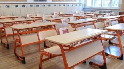 Öğretmen ile veliler arasındaki iletişimi kurmak için gönüllü olarak görev