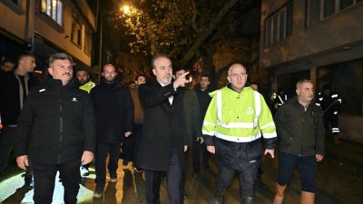Bursa’nın Mudanya ilçesi Tirilye Mahallesi’nde şiddetli yağış sonrası oluşan selin